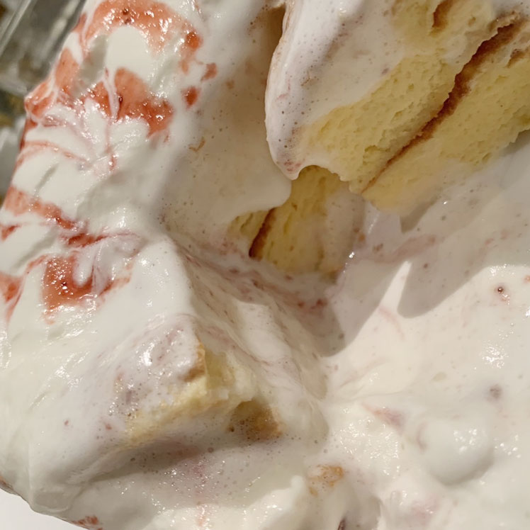 クッチーナ・アチェロ（cucina acero）の『フレッシュストロベリーとろとろクリームのパンケーキ』断面
